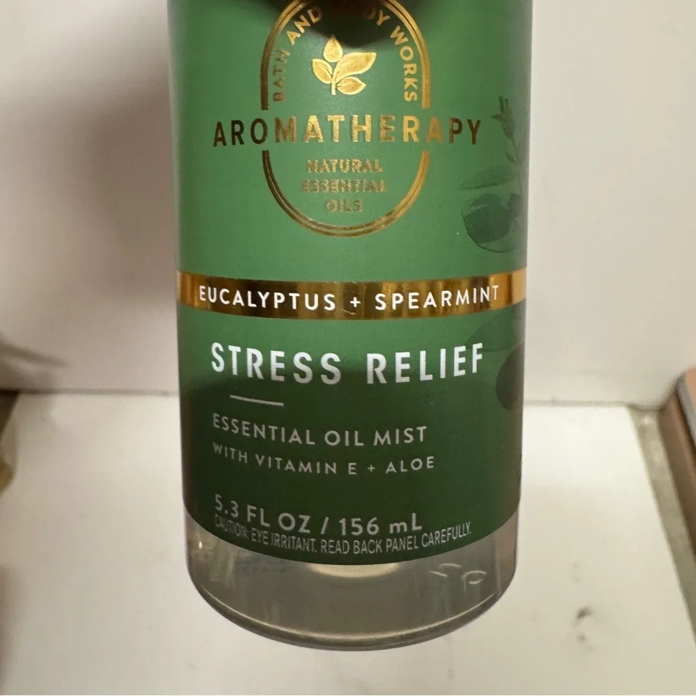 Bath Body Works Aromatherapy Eucalyptus Spearmint Stress Relief Oil Mist 5.3 OZ - Picture 2 of 3